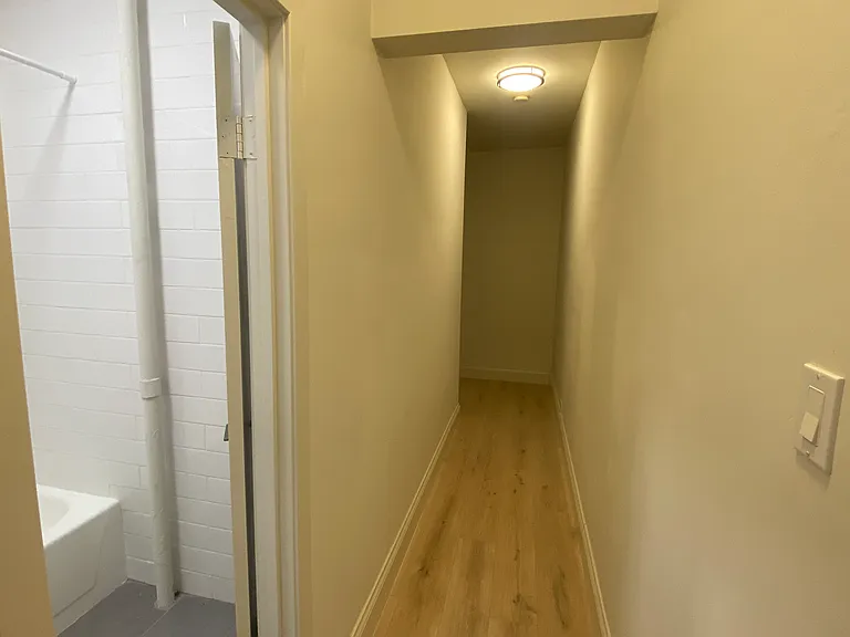315 W 54th St #14 — Photo 15