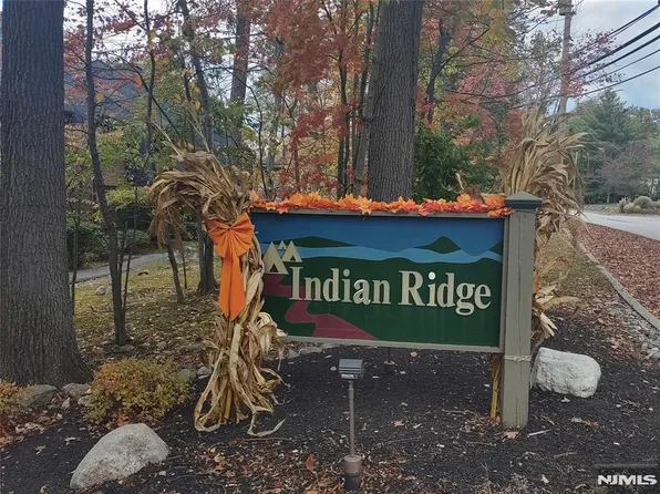 2210 Hilltop Rd, Mahwah, NJ 07430