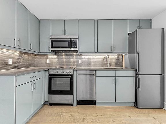 3rd image of 531 W 159th St #4C