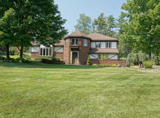 25 Chestnut Ln, Schenectady, NY 12309