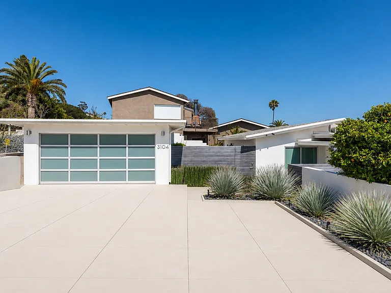 3104 Grove St — Photo 3