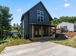 204 Aurora Dr, Asheville, NC 28805