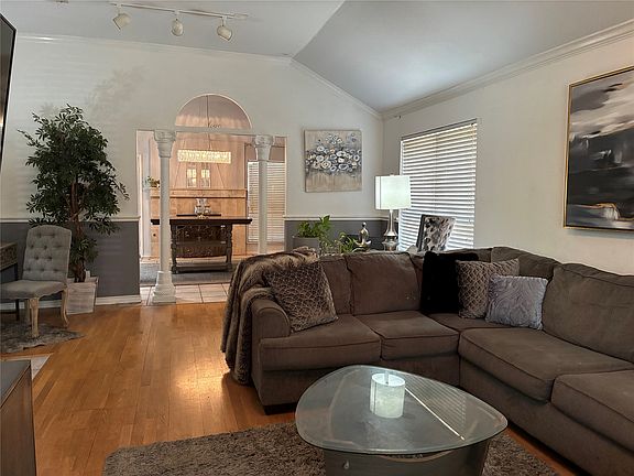 3rd image of 1332 Boyd St