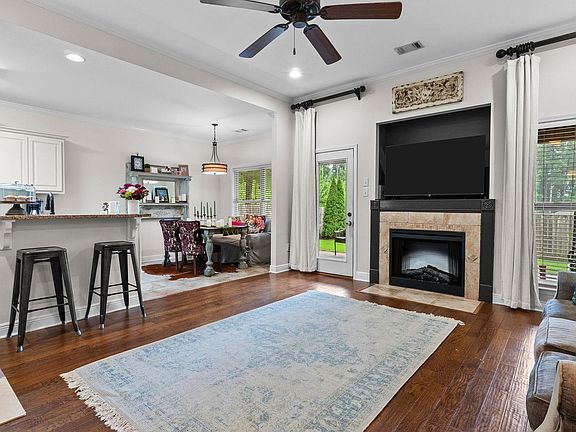 3rd image of 4055 Macon Cir