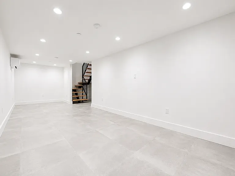 345 Grove St #1L — Photo 2