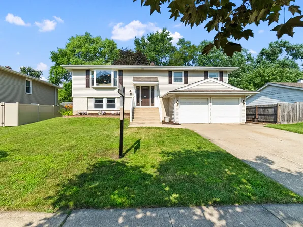 149 Springhill Dr, Bolingbrook, IL 60440