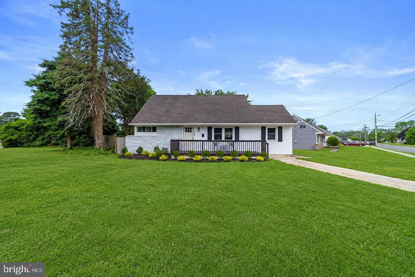 4 bed, 2.0 bath, 1586 sqft, $4,000 — Photo 4