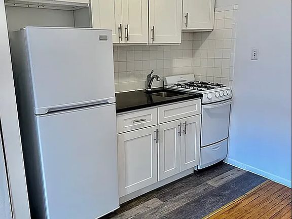4th image of 1575 3rd Ave APT 3D