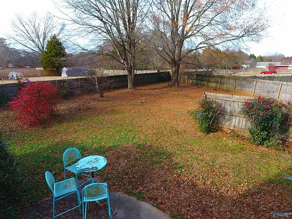 5th image of 203 Dove Hollow Dr