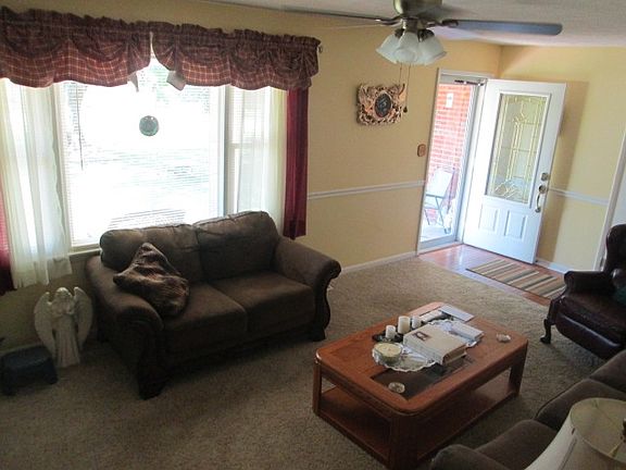 3rd image of 40 Hillcrest Dr N