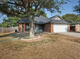 1202 Oak Tree Ln, Weatherford, TX 76086