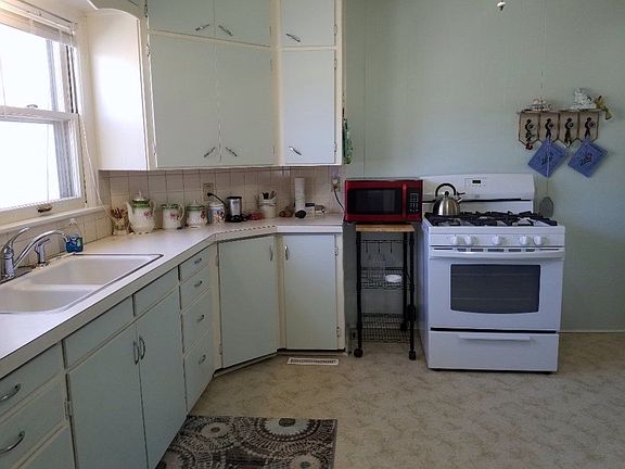 2nd image of 1517 N C St