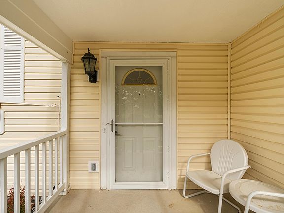 4th image of 672 Buehler Dr