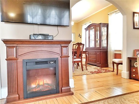2nd image of 329 Cedar Ave
