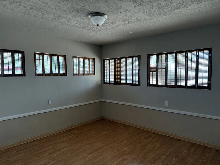 412 Laguayra Dr NE — Photo 11