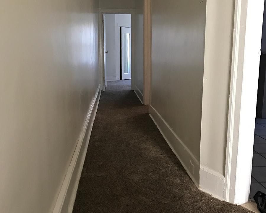 Hallway to bedrooms