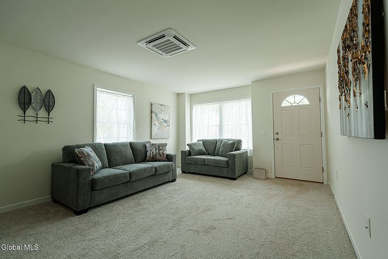 2nd image of 424 Summit Avenue