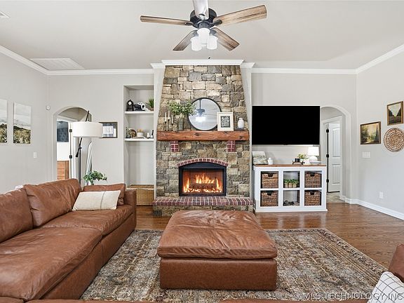 4th image of 2514 E 138th Ct S