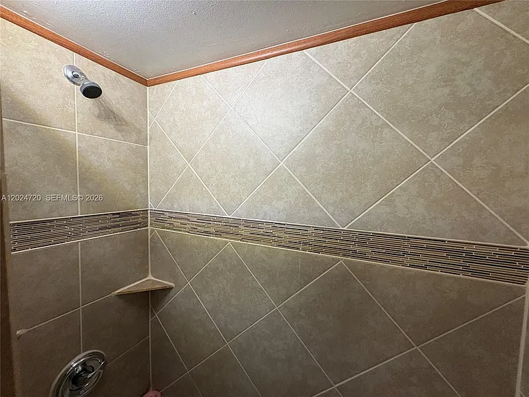 111 Lake Emerald Dr #302 — Photo 21