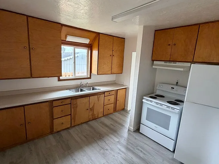 228 N Wasson St — Photo 2