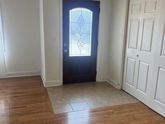 5th image of 83 Vanard Dr