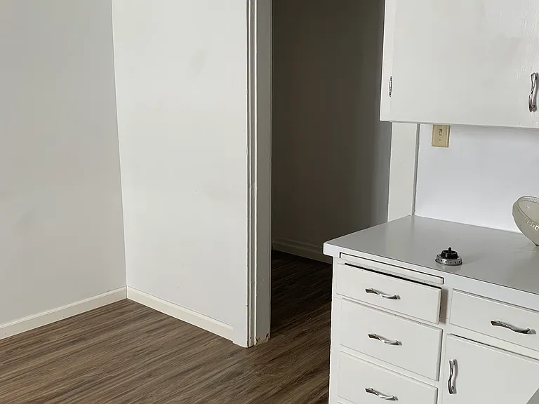 551 E Hooper Ave — Photo 15