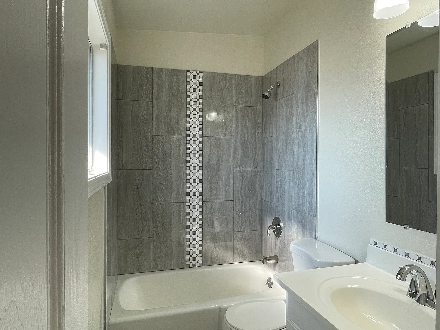 1 bed, 750 sqft, $1,350 — Photo 2