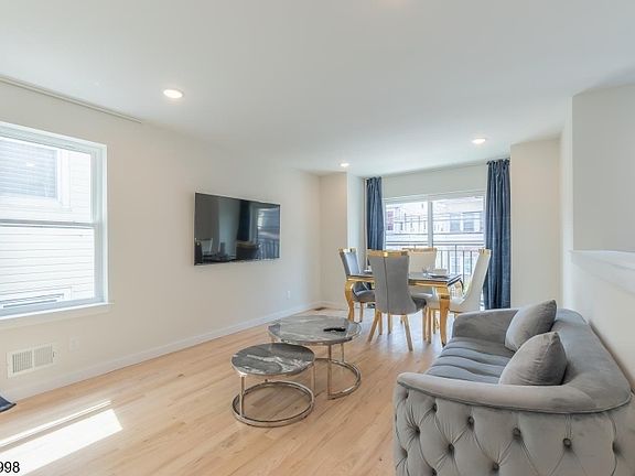 4th image of 116 Brookdale Ave #1