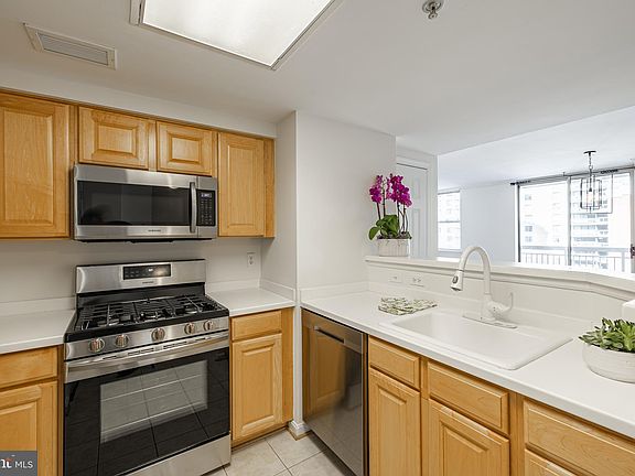 4th image of 3835 9th St #709W