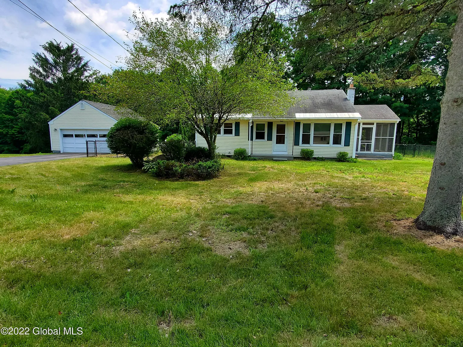 3 bed, 1140 sqft, $2,300 — Photo 2