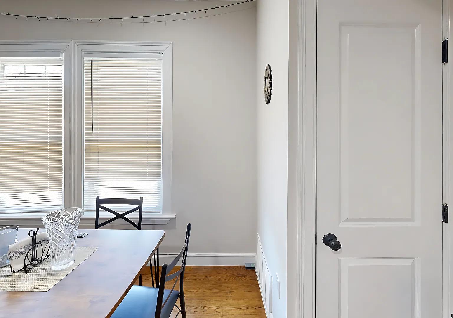 Roxbury 2 Bed 800 Sq Ft Parking Available 9/1 Move-In — Photo 3