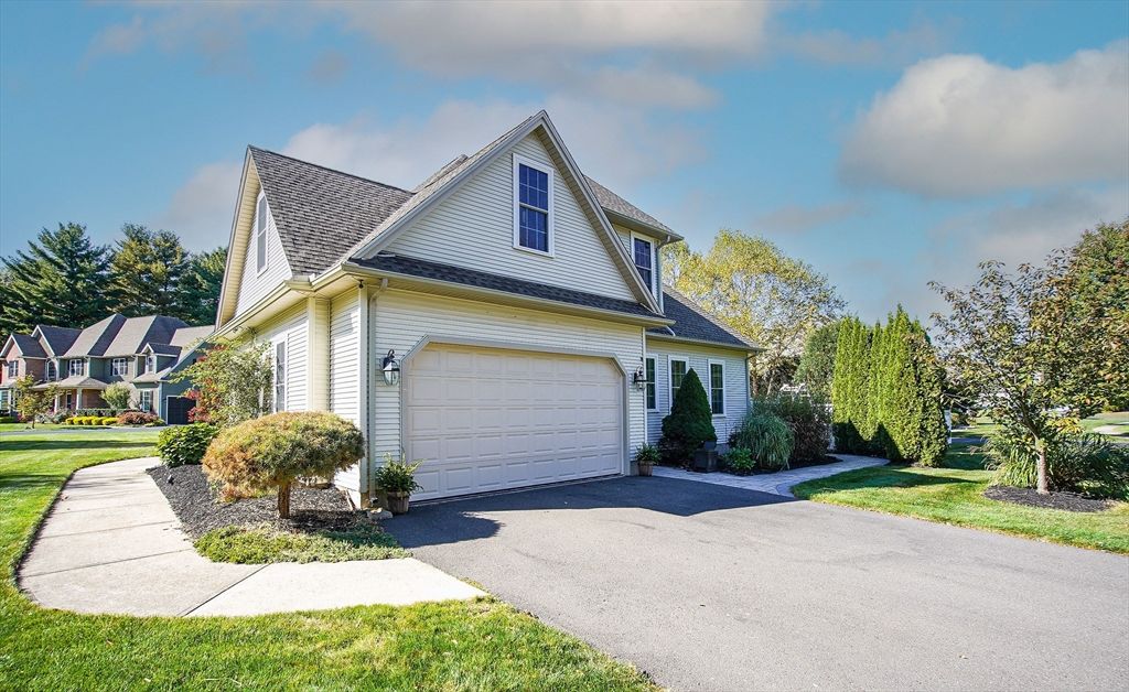 451 Falley Dr, Westfield, MA - View 3