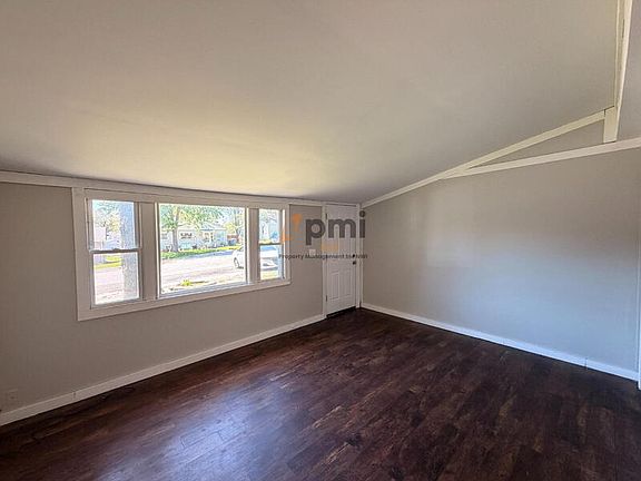 3rd image of 416 Van Buren Ave