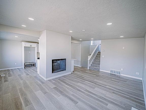 3rd image of 1078 W Wenco Dr S