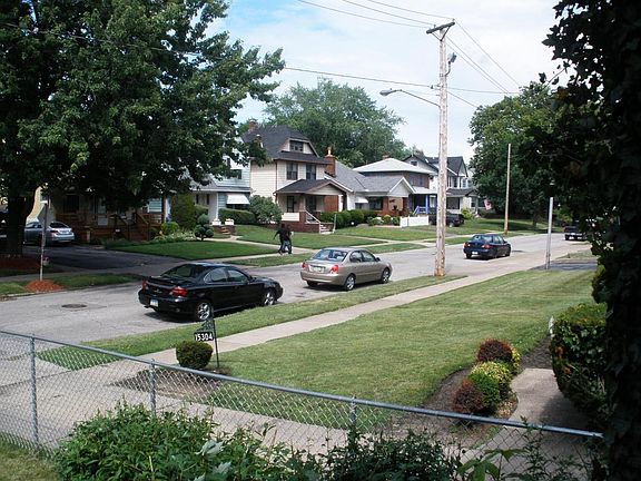 3rd image of 15222 Macauley Ave #3