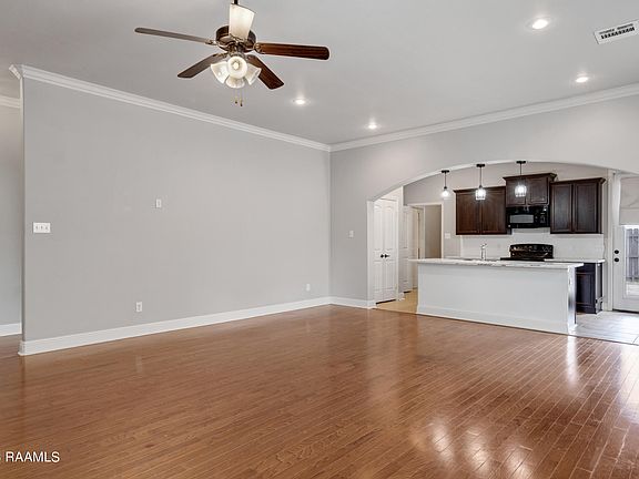 3rd image of 121 Laurel Grove Blvd