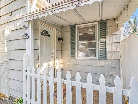 4th image of 1100 Glenoaks Dr