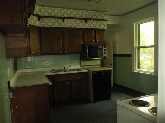 4th image of 910 Arlington Ct