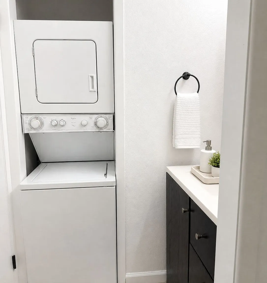 2 bed, 697 sqft, $2,395 — Photo 3