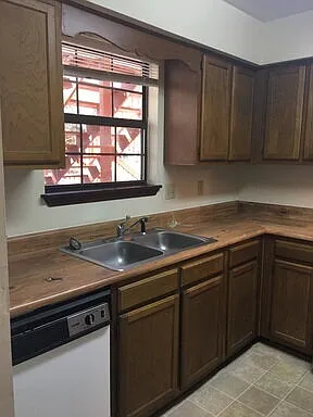 2 bed, 2.0 bath, 962 sqft, $1,050 — Photo 3