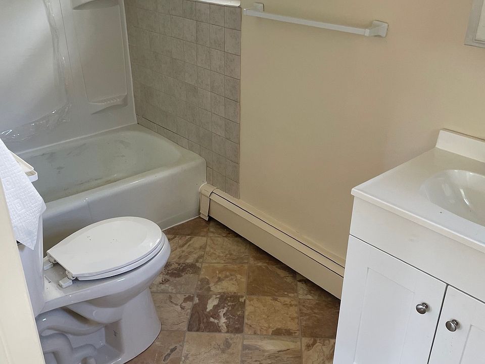 2nd image of 400 Mill St APT 3