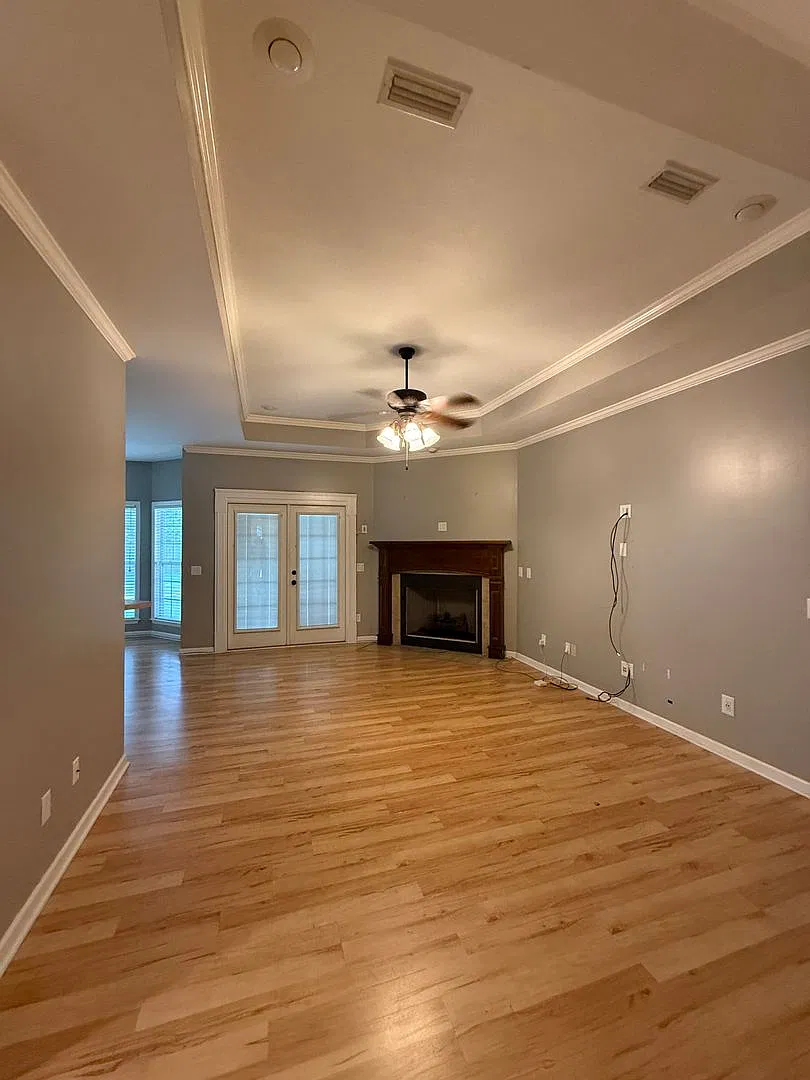 Available NOW- 806 Alberta Street — Photo 2