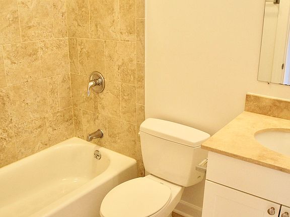 5th image of 4715 N Sheridan Rd APT 22N