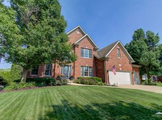 318 White Pines Ln, Oswego, IL