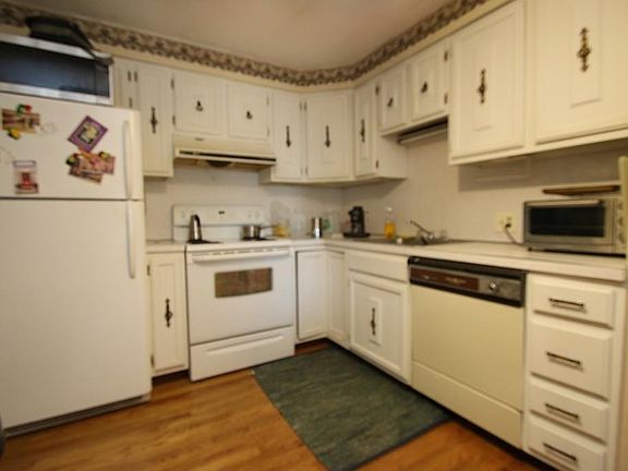 4th image of 141 Essex St APT A6