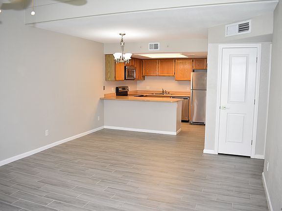 4th image of 2126 E Kirkland Ln