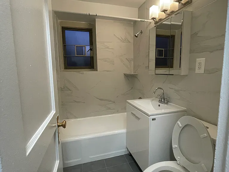 67-06 186th Ln #E — Photo 2
