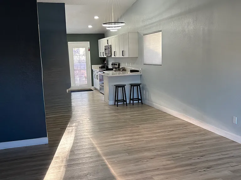 601 Jonathan Glen Way — Photo 4