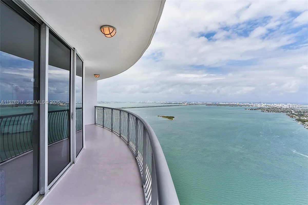 Building Photo - 1750 N Bayshore Dr #5002