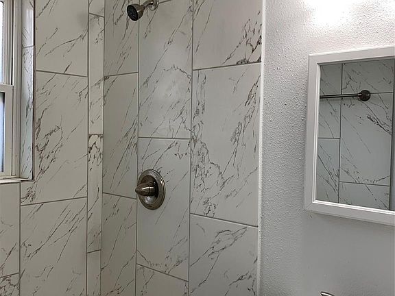 5th image of 2221 Blodgett St
